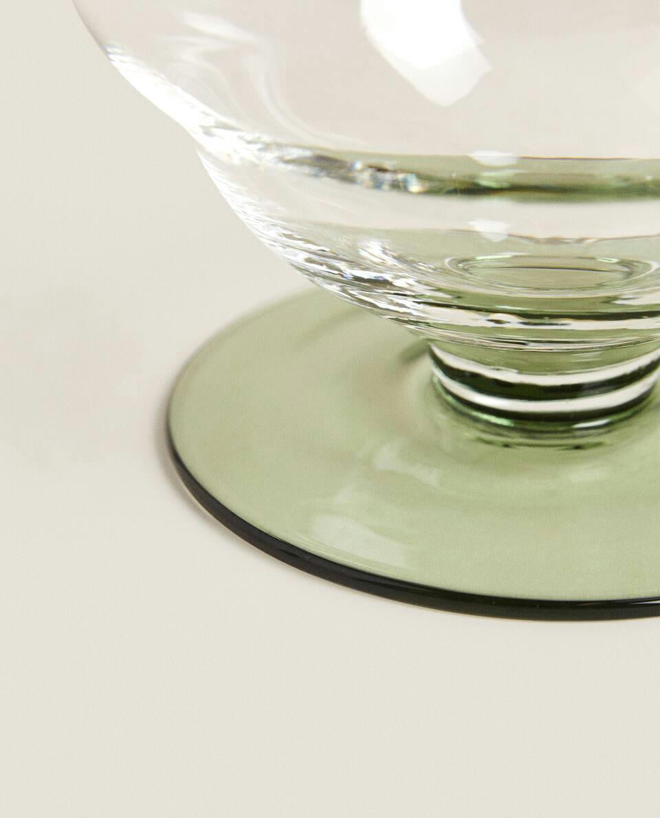 ICE-CREAM CUP WITH A COLOURED BASE