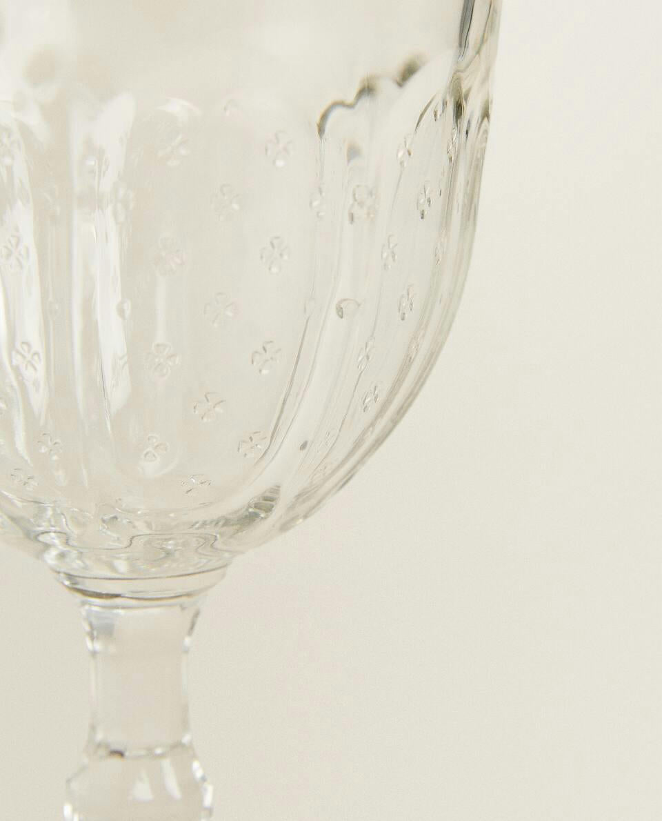 RAISED DESIGN WINE GLASS