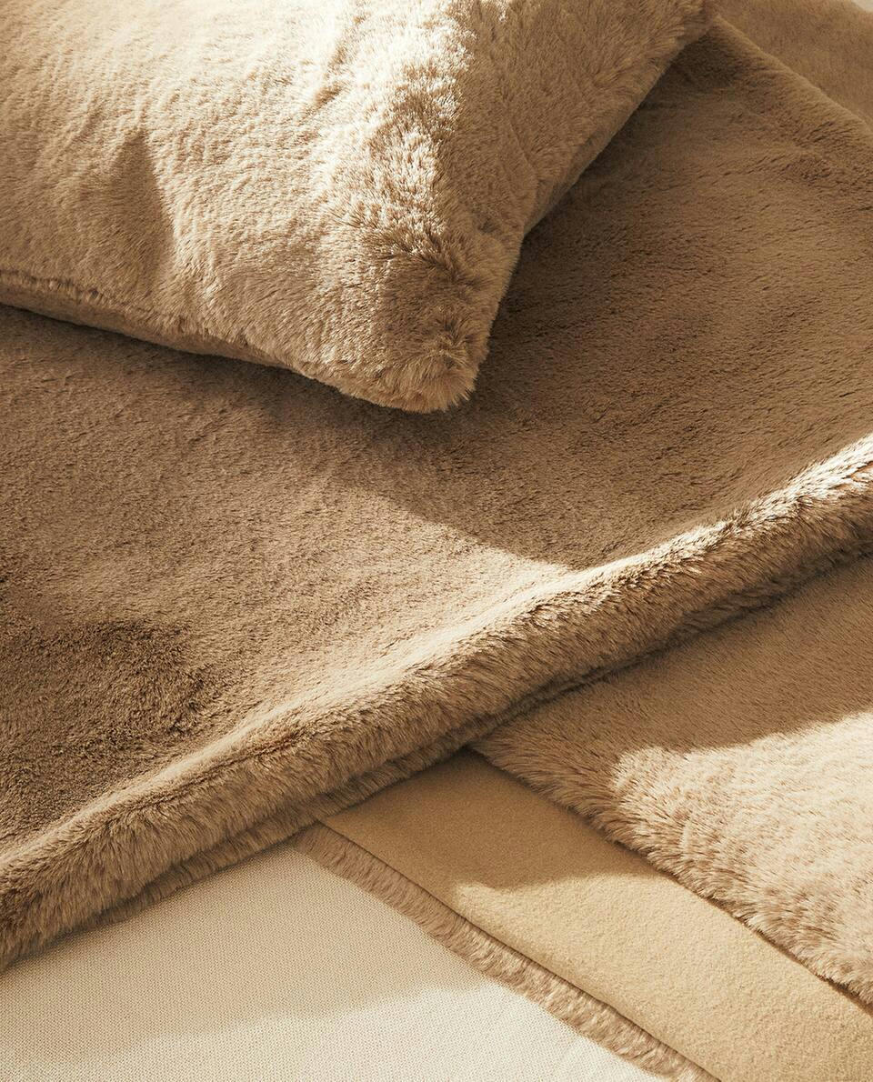 DOUBLE-TEXTURED FAUX FUR BLANKET