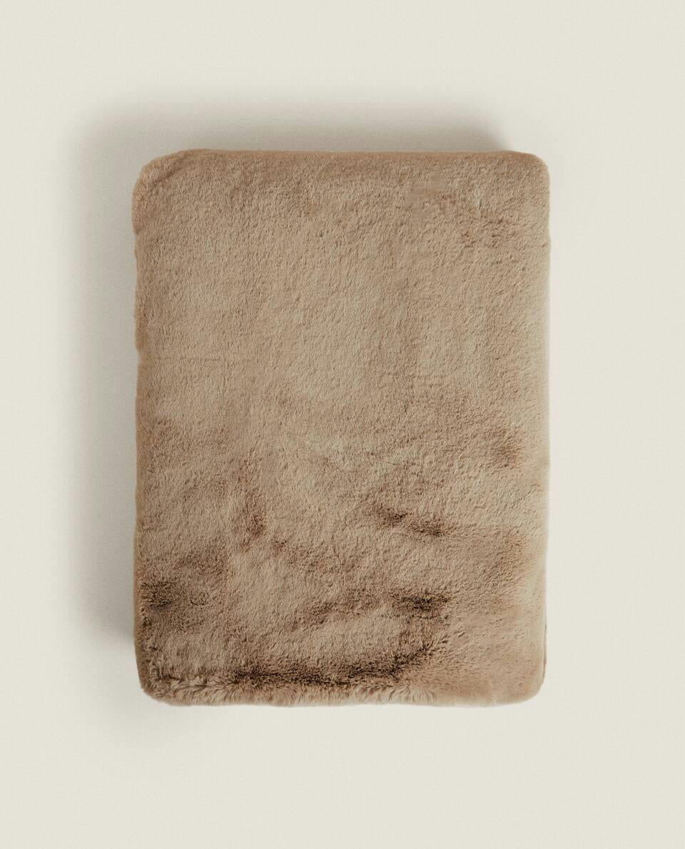 DOUBLE-TEXTURED FAUX FUR BLANKET