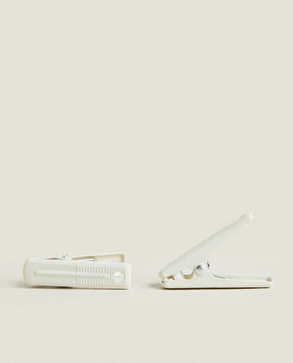 CLOTHES PEGS (PACK OF 20)