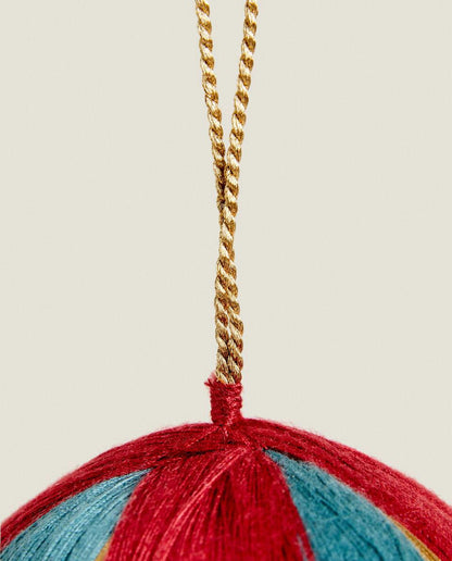 BAUBLE CHRISTMAS DECORATION WITH THREADS