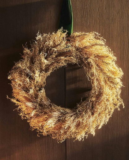 DECORATIVE CHRISTMAS WREATH WITH DRIED LEAVES
