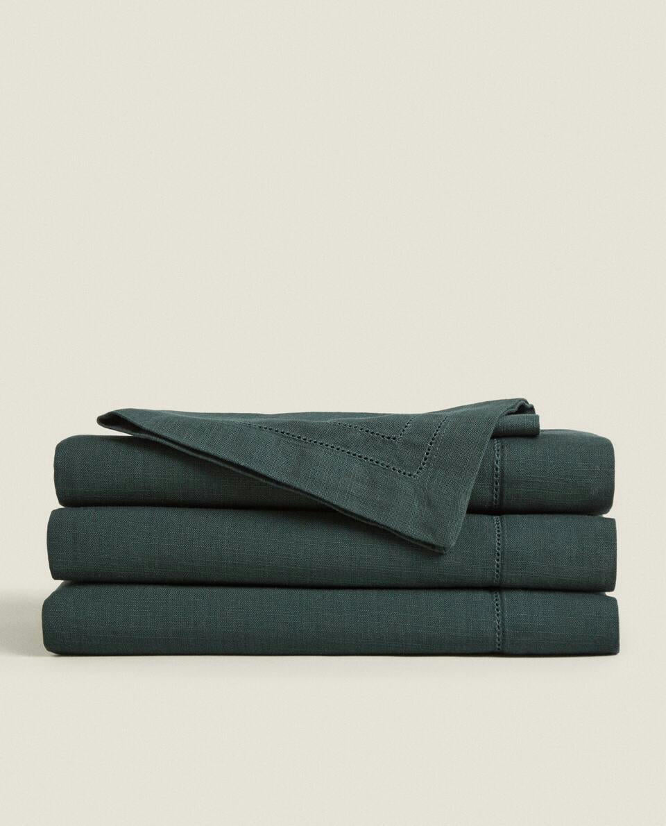 HEMSTITCHED CHRISTMAS TABLECLOTH