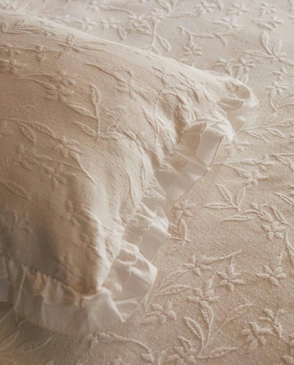 RUFFLE CUSHION COVER