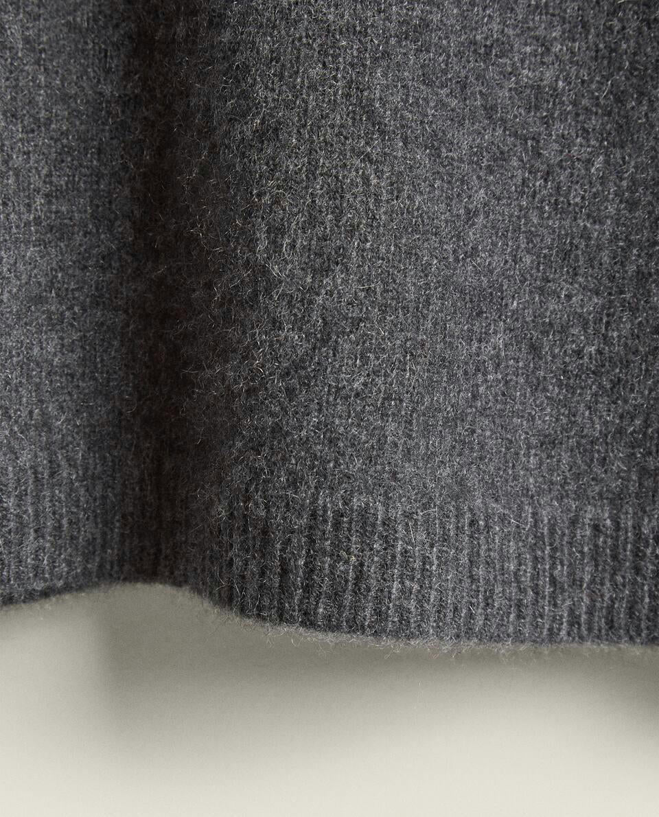 CASHMERE TURTLENECK SWEATER