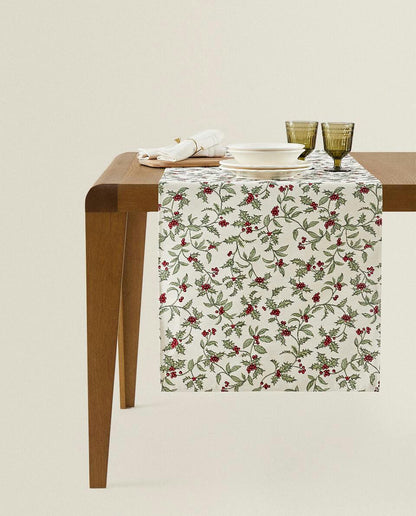 CHRISTMAS HOLLY TABLE RUNNER