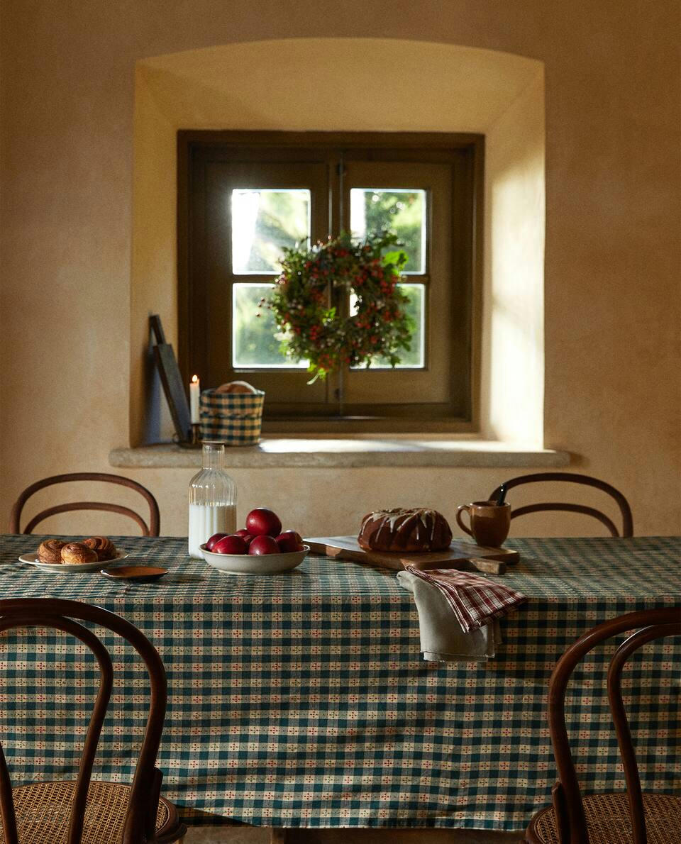 CHRISTMAS CHECK TABLECLOTH