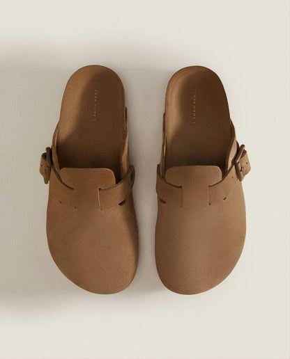 LEATHER CLOGS WITH BUCKLE
