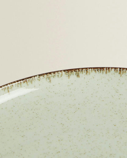 PORCELAIN TABLEWARE WITH ANTIQUE FINISH RIM