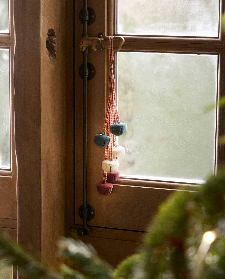 SLEIGH BELL CASCADE CHRISTMAS DECORATION