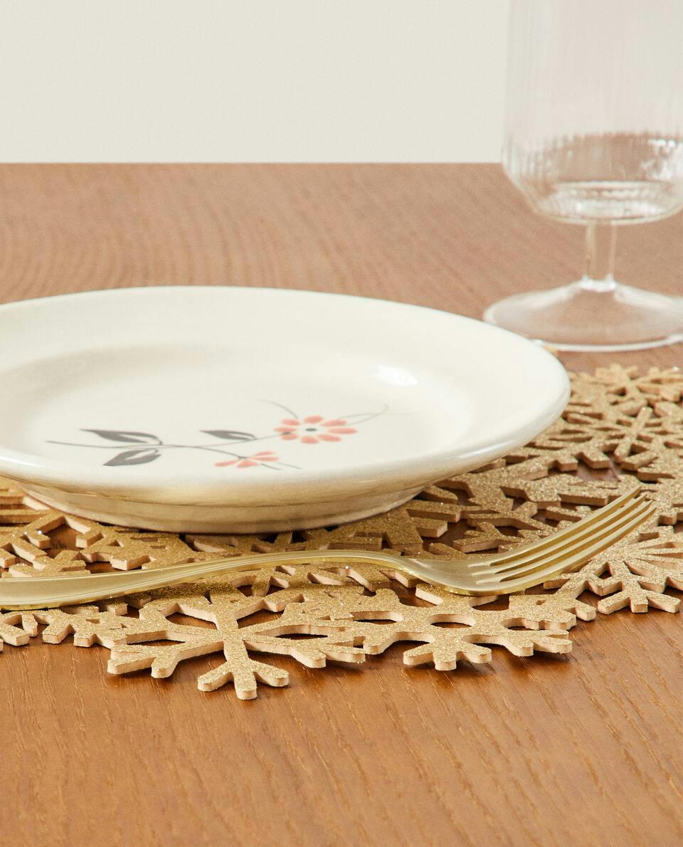 GLITTERY CHRISTMAS SNOWFLAKE PLACEMAT