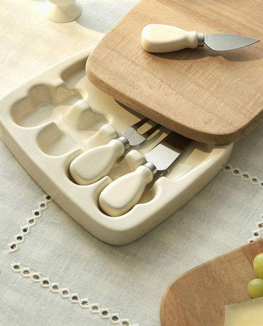 BOX OF CHEESE KNIVES