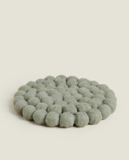CHRISTMAS ROUND WOOL TRIVET