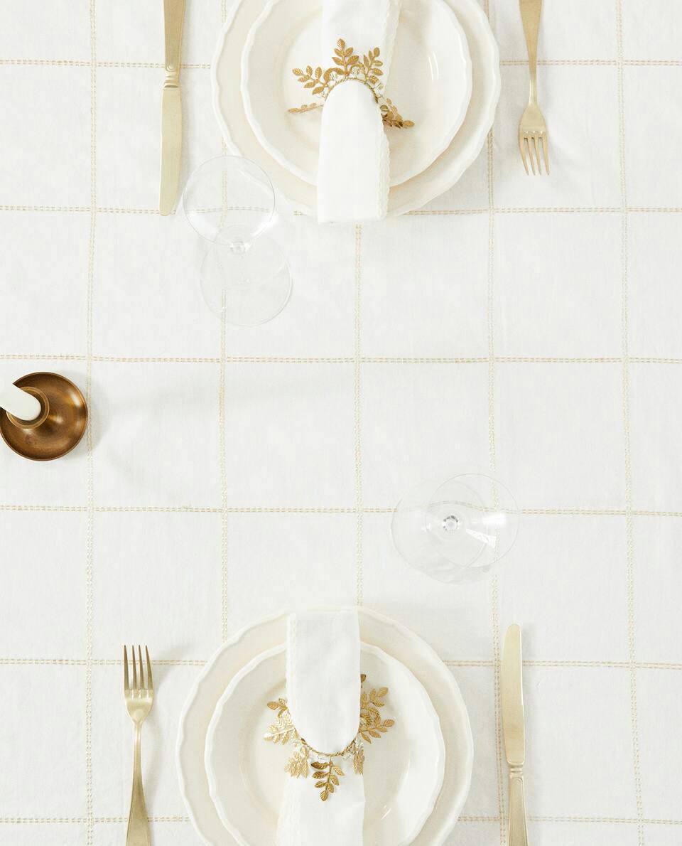CHRISTMAS CHAIN LINEN TABLECLOTH