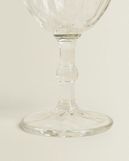 RAISED DESIGN WINE GLASS