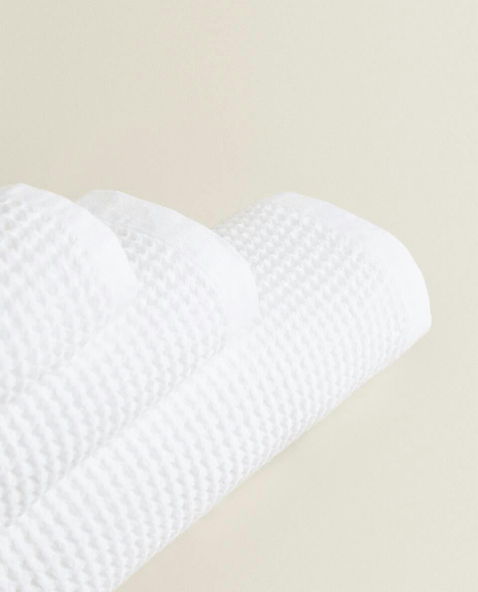 WAFFLE-KNIT COTTON TOWEL