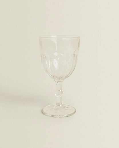 RAISED DESIGN WINE GLASS