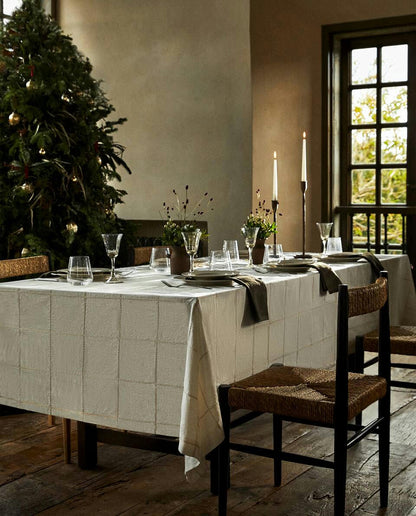 CHRISTMAS CHAIN LINEN TABLECLOTH