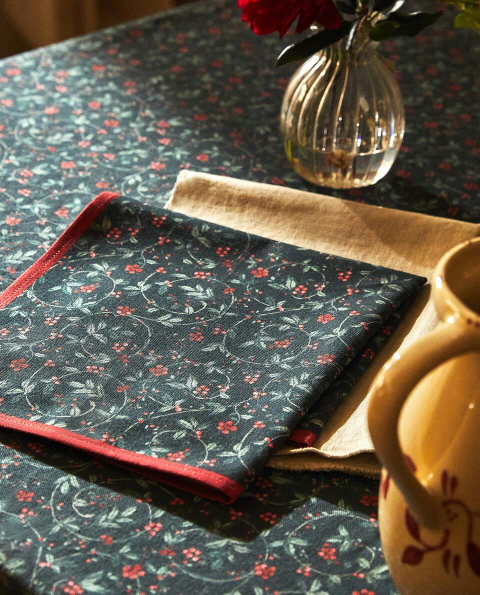 PACK OF COTTON CHRISTMAS VINE NAPKINS (PACK OF 2)