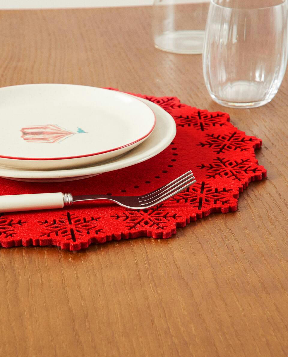 CHRISTMAS SNOWFLAKE FELT PLACEMAT