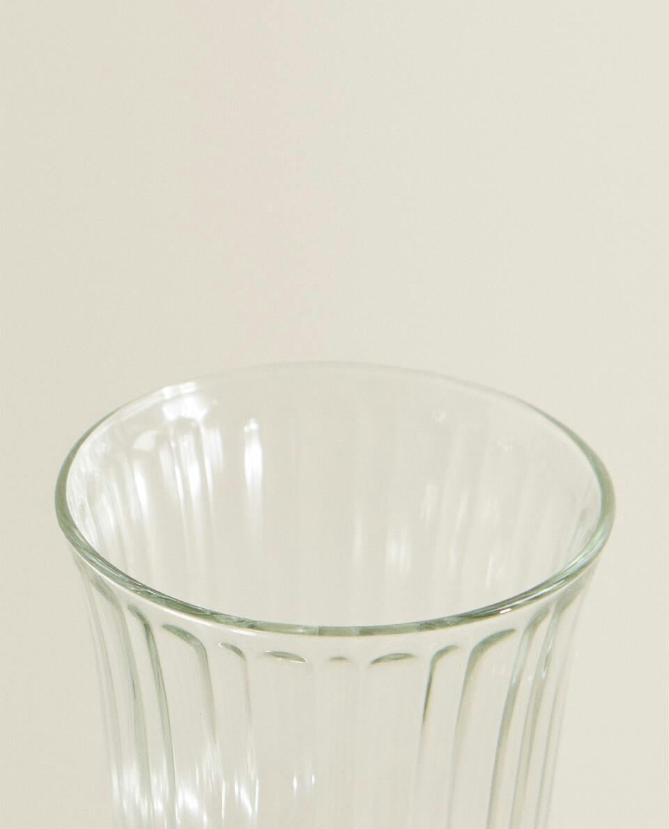 RAISED DESIGN WINE GLASS